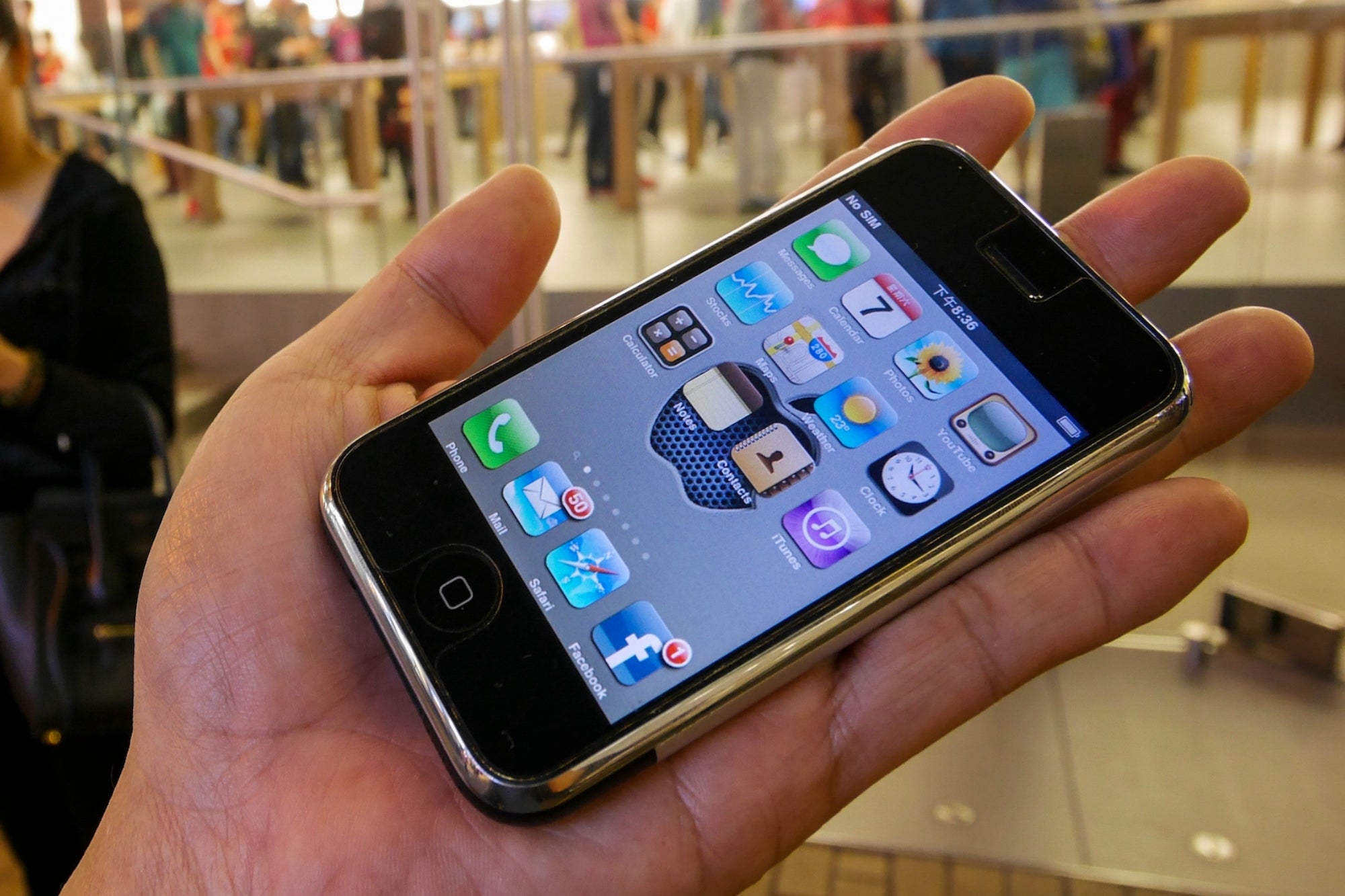A First Generation Apple iPhone Is Set to Sell for $50,000