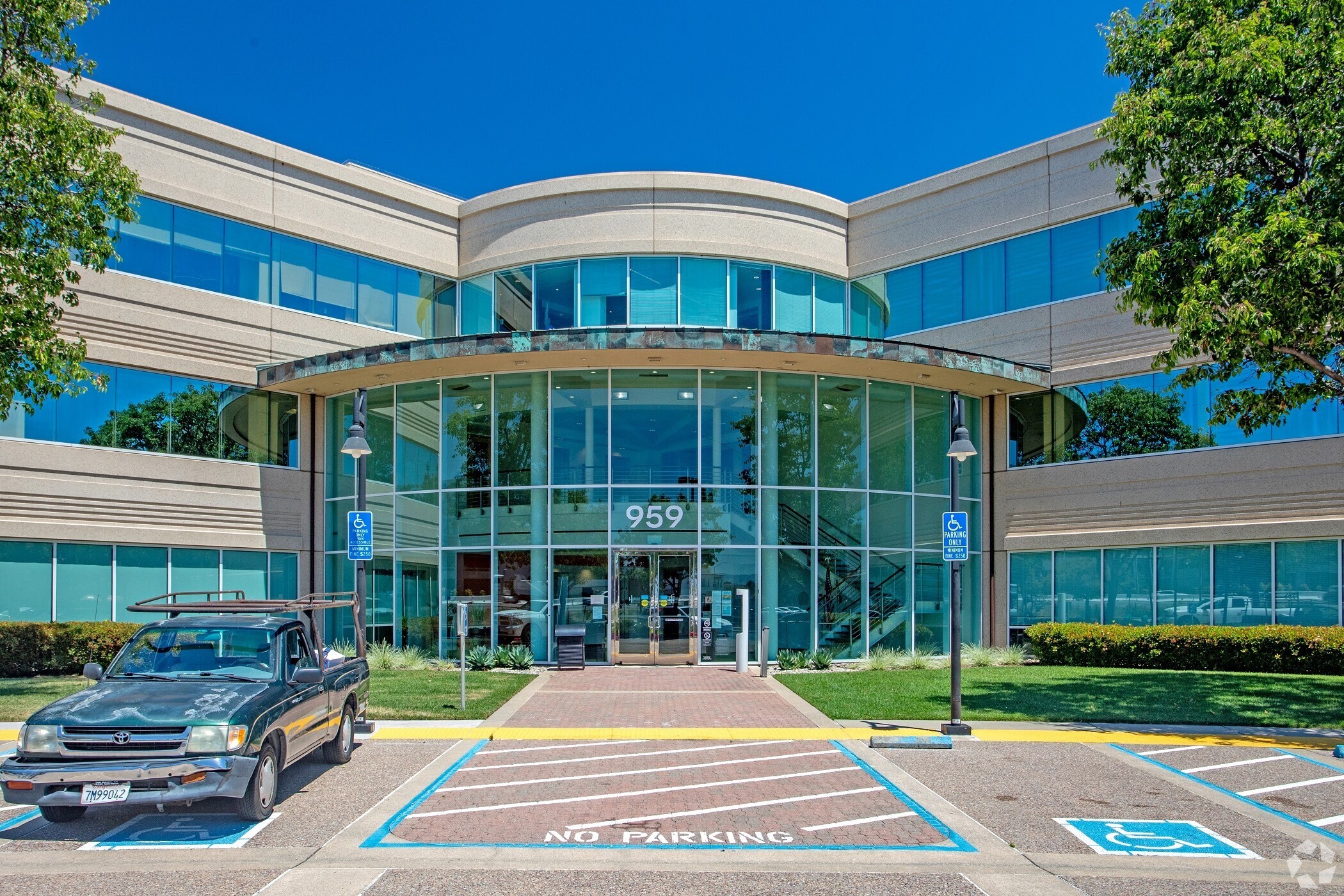 Hudson Pacific Properties has sold the Skyway Landing office complex in San Carlos, California, for more than $100 million. (CoStar)
