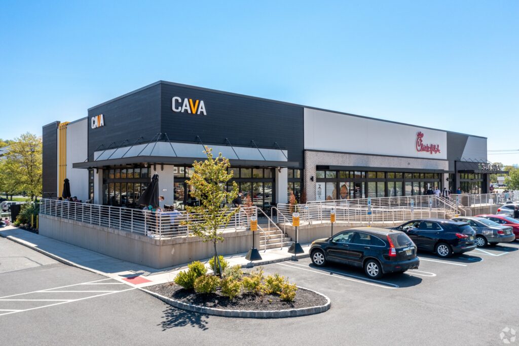A Cava restaurant is located near the Willowbrook mall in Wayne, New Jersey. (CoStar)