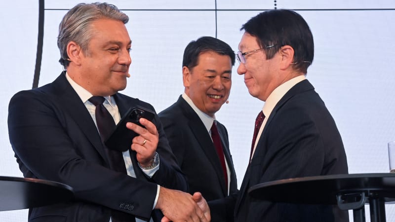 Renault, Nissan officially reboot their auto alliance for post-Ghosn era