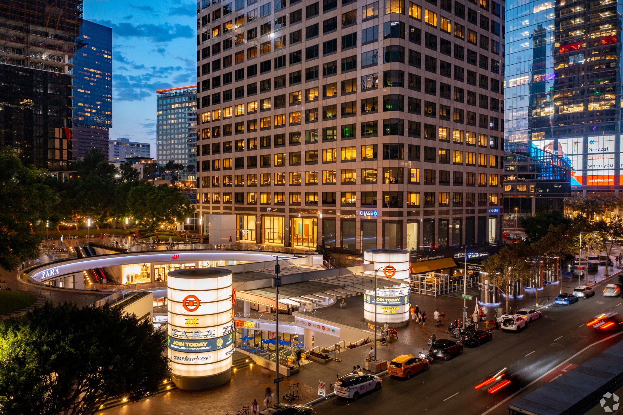 The 316,000-square-foot Figat7th retail center in downtown Los Angeles is owned by Brookfield DTLA. Tenants include Sephora, Zara and California Pizza Kitchen. (CoStar)