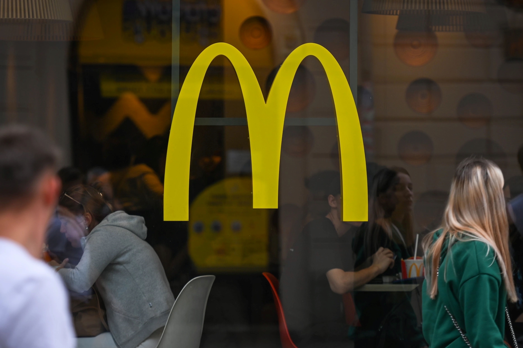 McDonald's saw first-quarter sales rise as it paced ahead of category rivals for repeat customer visits. (Getty Images)