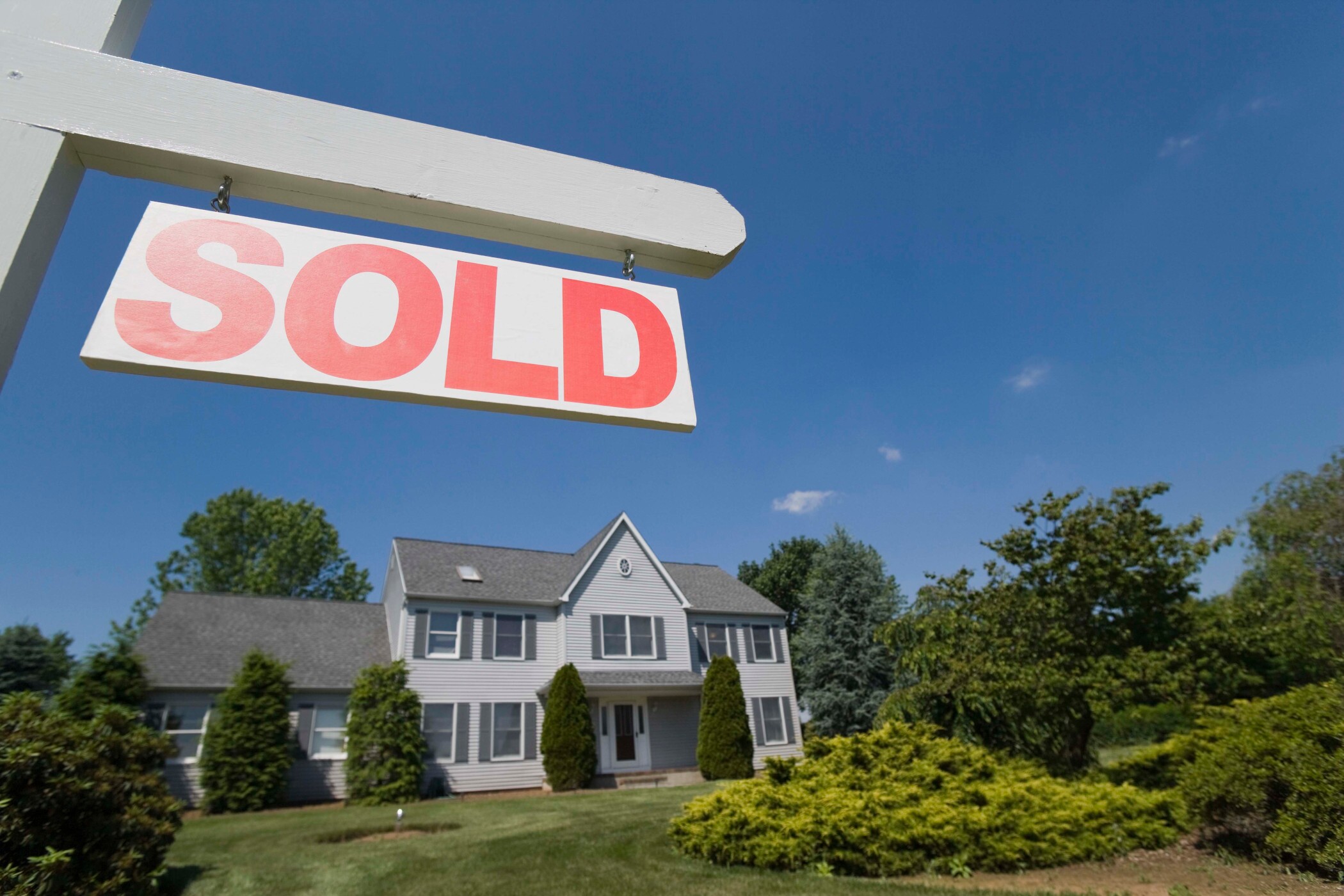 A sold sign in front of a residential home. D.R. Horton is seeing fewer cancellations and a return of spring buyers. (Getty Images)