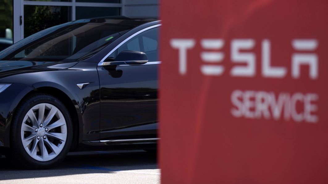 Tesla broke U.S. labor law by silencing workers, official rules