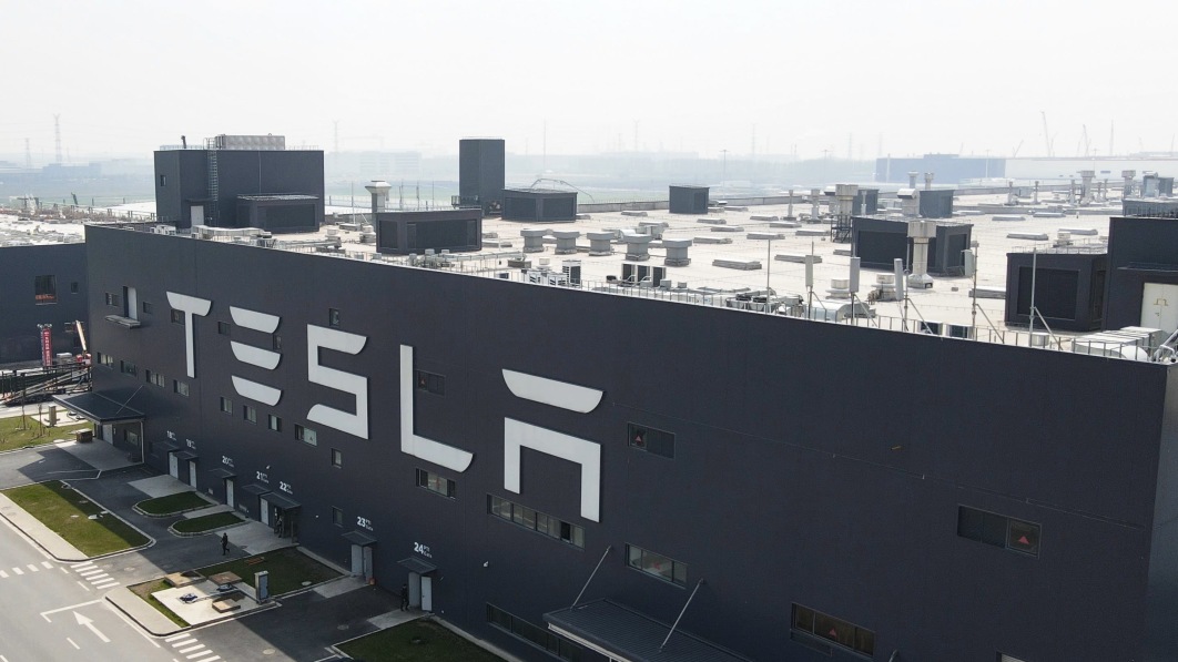 Tesla factory where a worker was crushed to death had safety weaknesses, report says