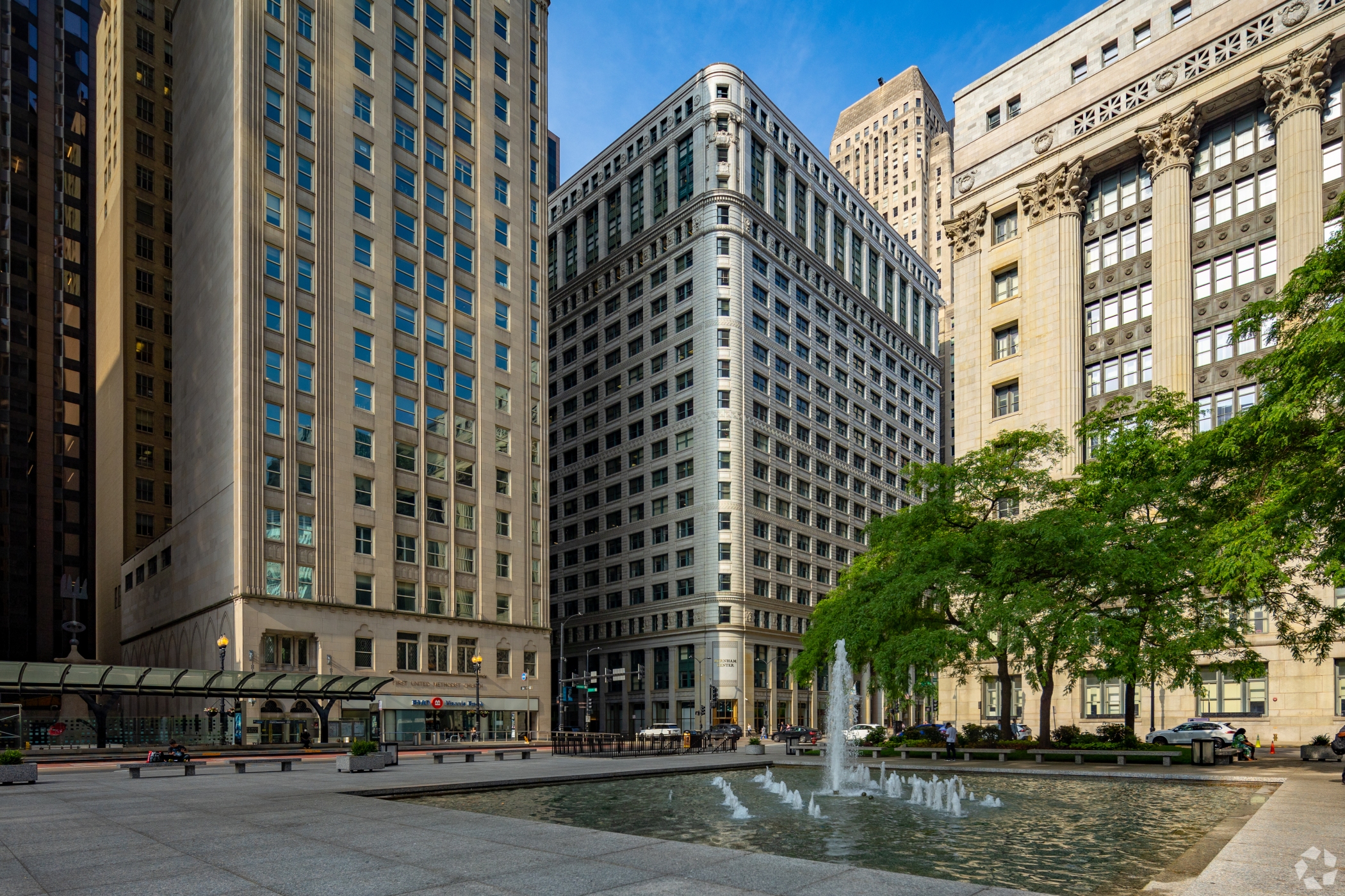 A nonprofit venture called Farm Zero wants to grow basil and other produce in former office space within the Burnham Center in Chicago, center. It is across from City Hall, at right. (Robert Gigliotti/CoStar)
