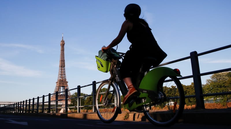 France to spend 2 billion euros to boost bicycle use