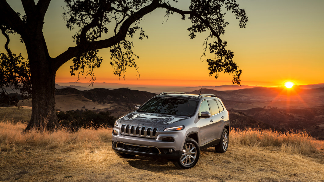 Jeep warns Cherokee owners to park outside due to fire risk