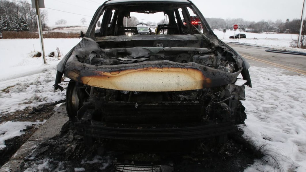 NHTSA investigates Dodge Journeys, says woman died trapped inside burning SUV