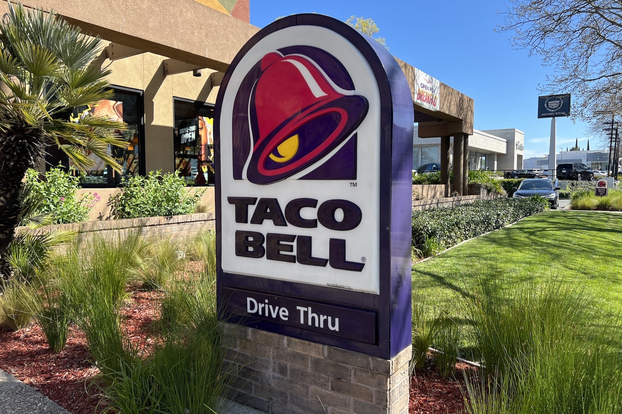Taco Bell Employees Stand Up to Angry Customer in Viral Video