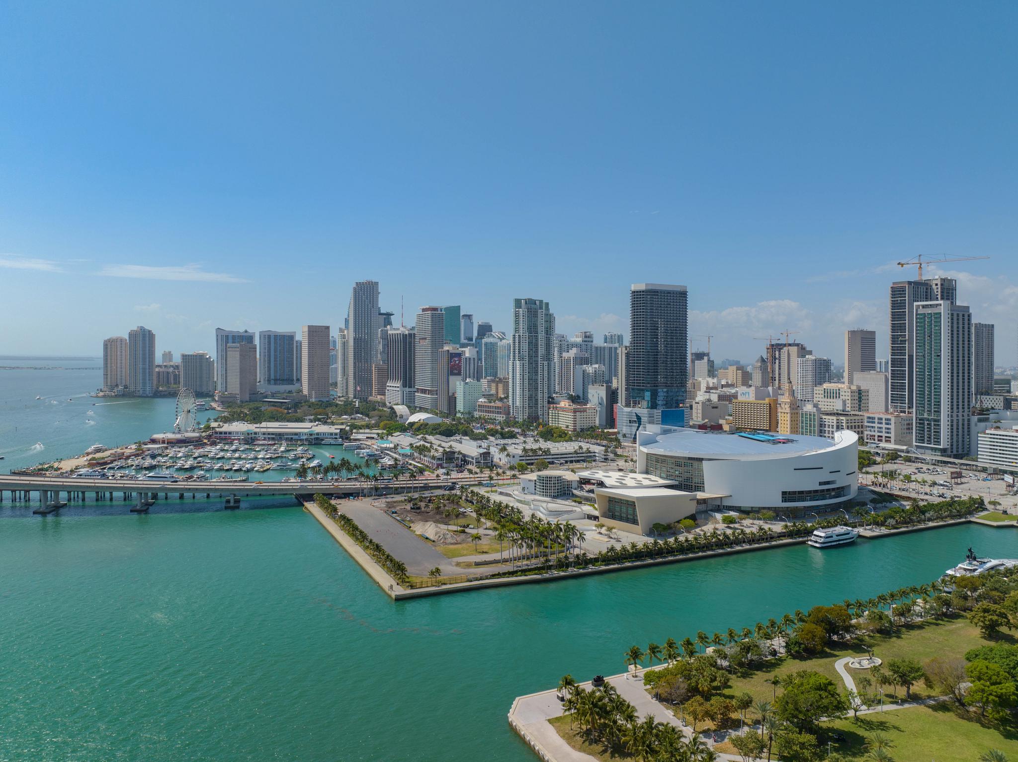 Miami apartments still command premium rents. (Enrique Rios/CoStar)