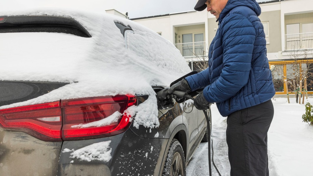 A Chinese startup says its electric-car battery can charge in 6 minutes — even in extreme cold