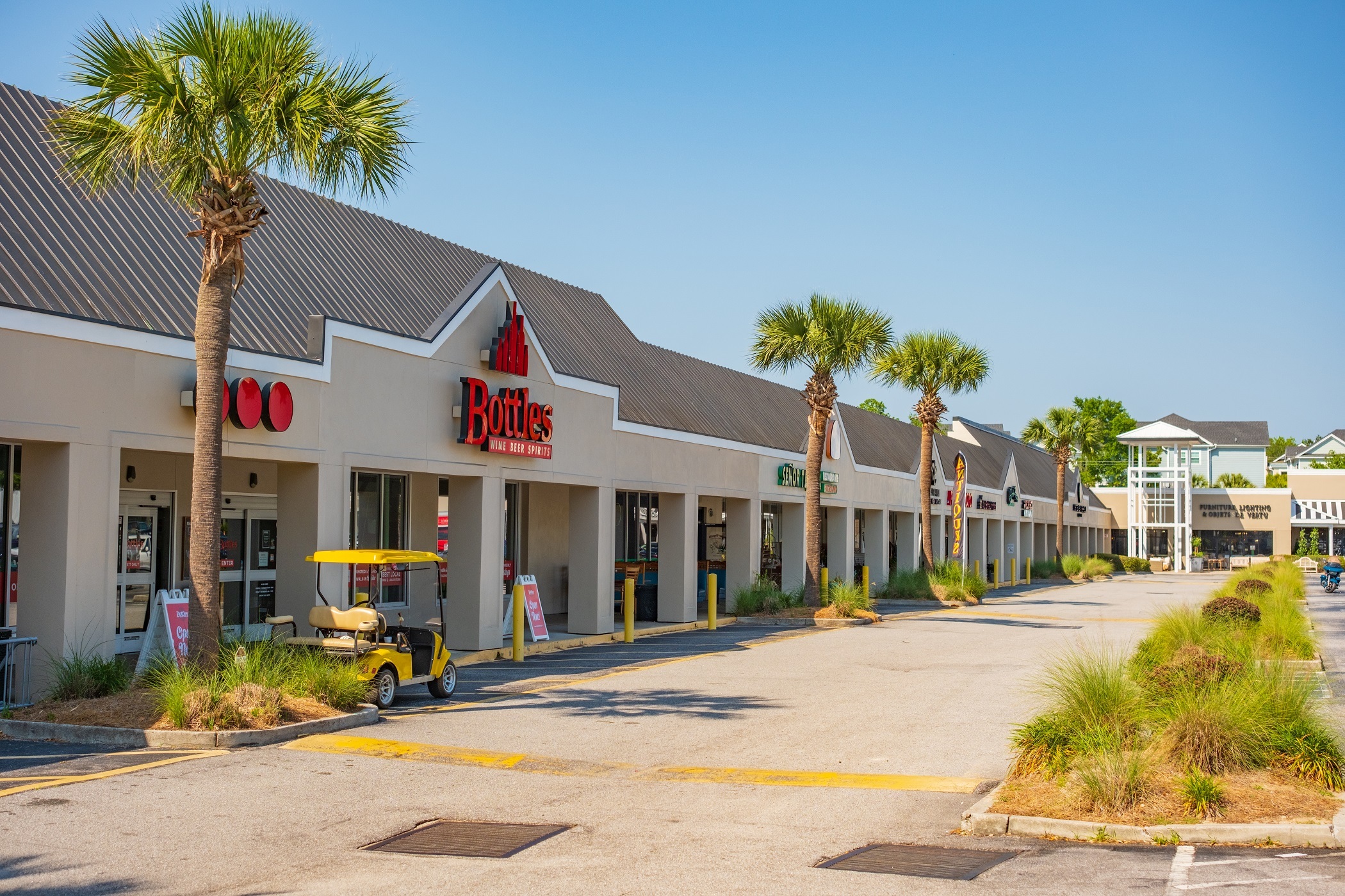 Edens bought the Moultrie Plaza shopping center in Mount Pleasant, South Carolina, a suburb of Charleston. (Edens)