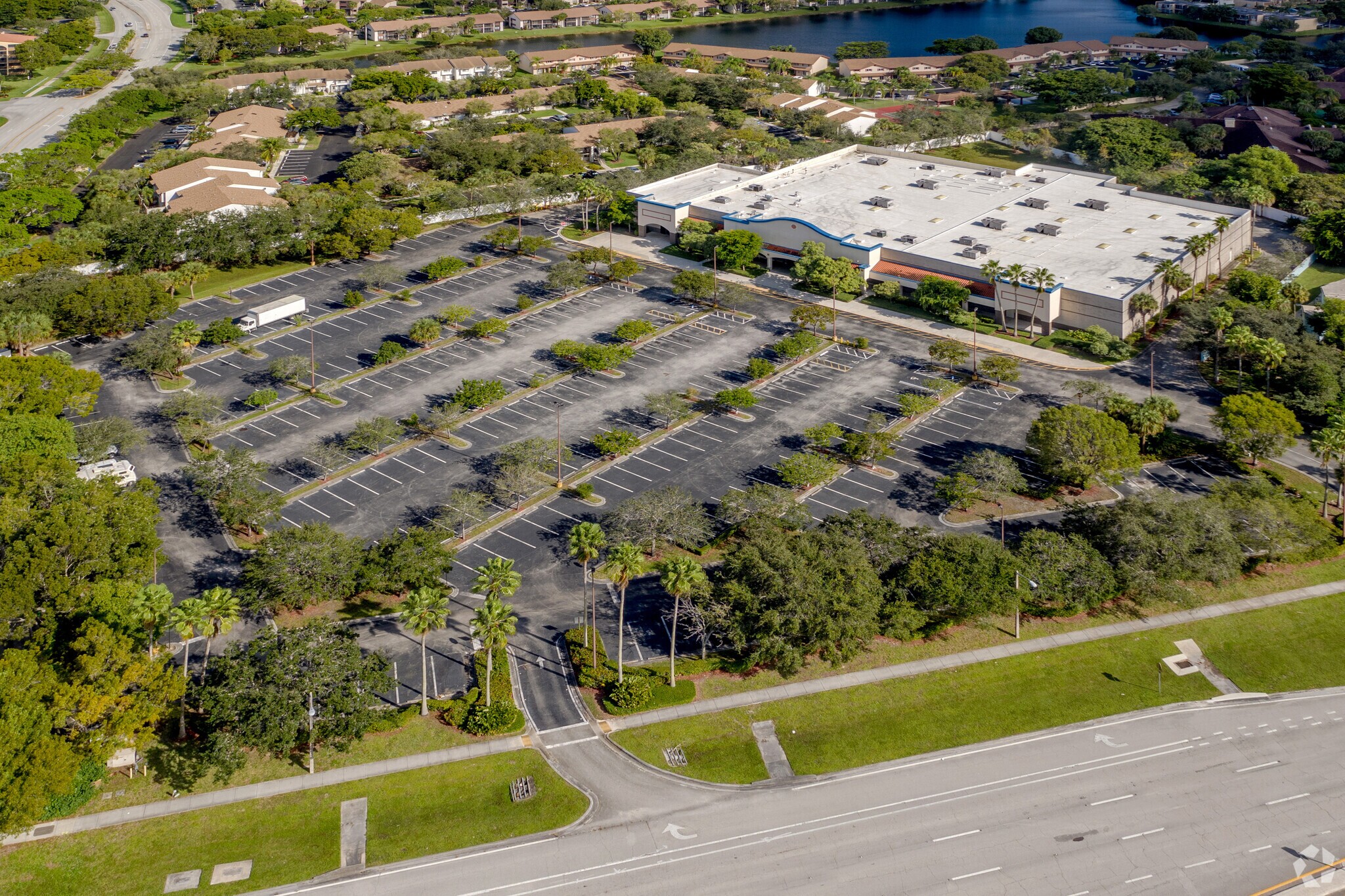 Crunch Fitness will open a massive, 53,024-square-foot gym in Sunrise, Florida, after leasing theis freestanding Broward County retail building. (CoStar). <br>