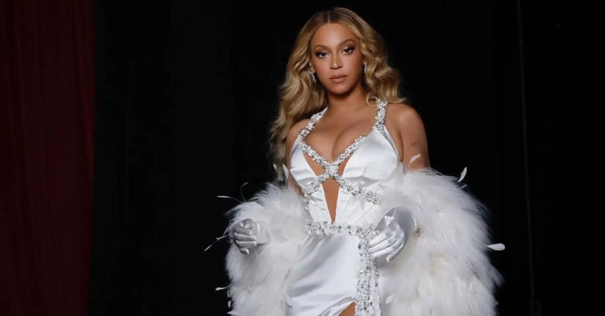 Beyoncé Served Old Hollywood Glamor in an All White Ralph Lauren Gown and Feather Boa